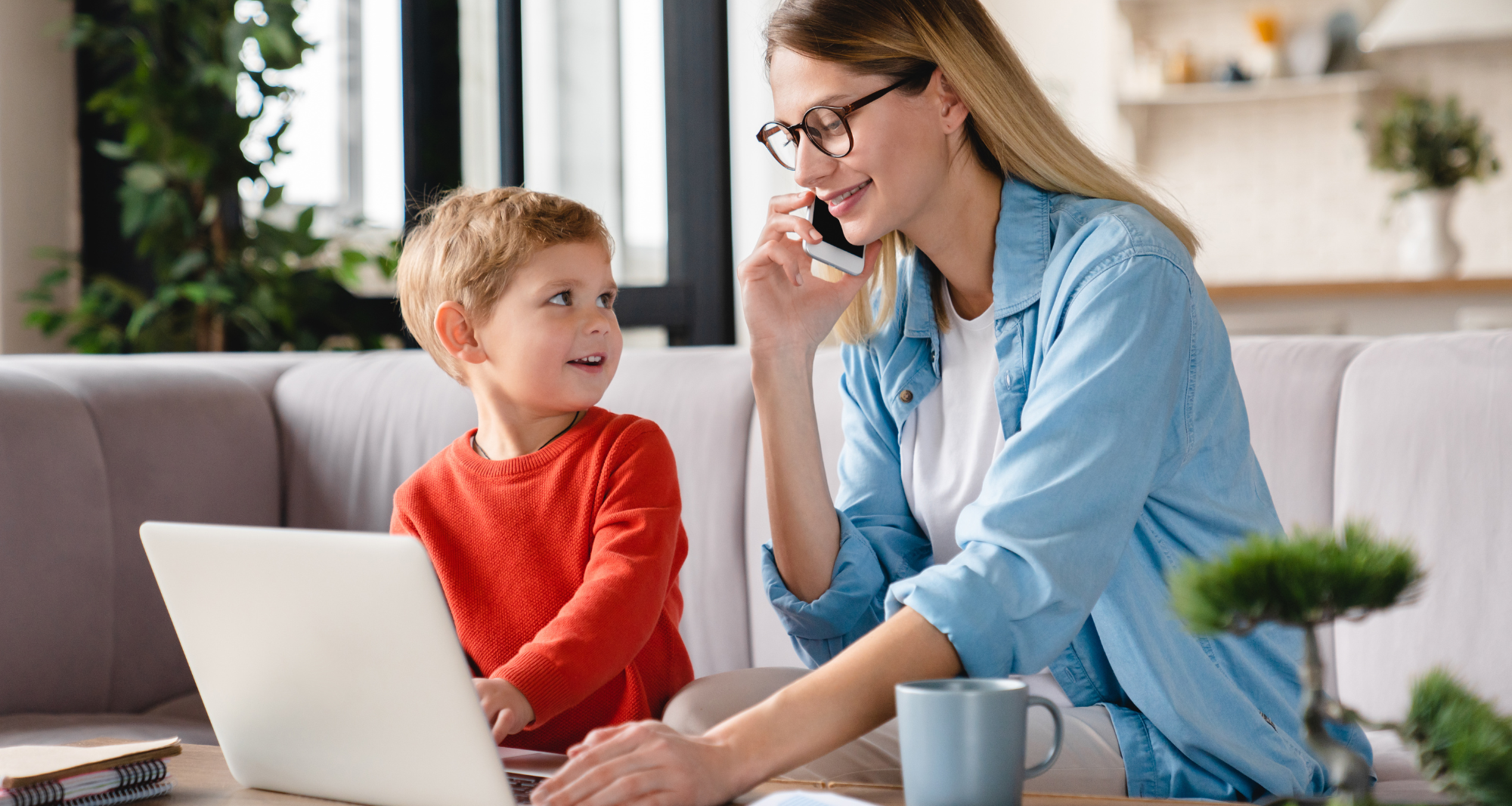 Famille ayant une bonne connexion Internet