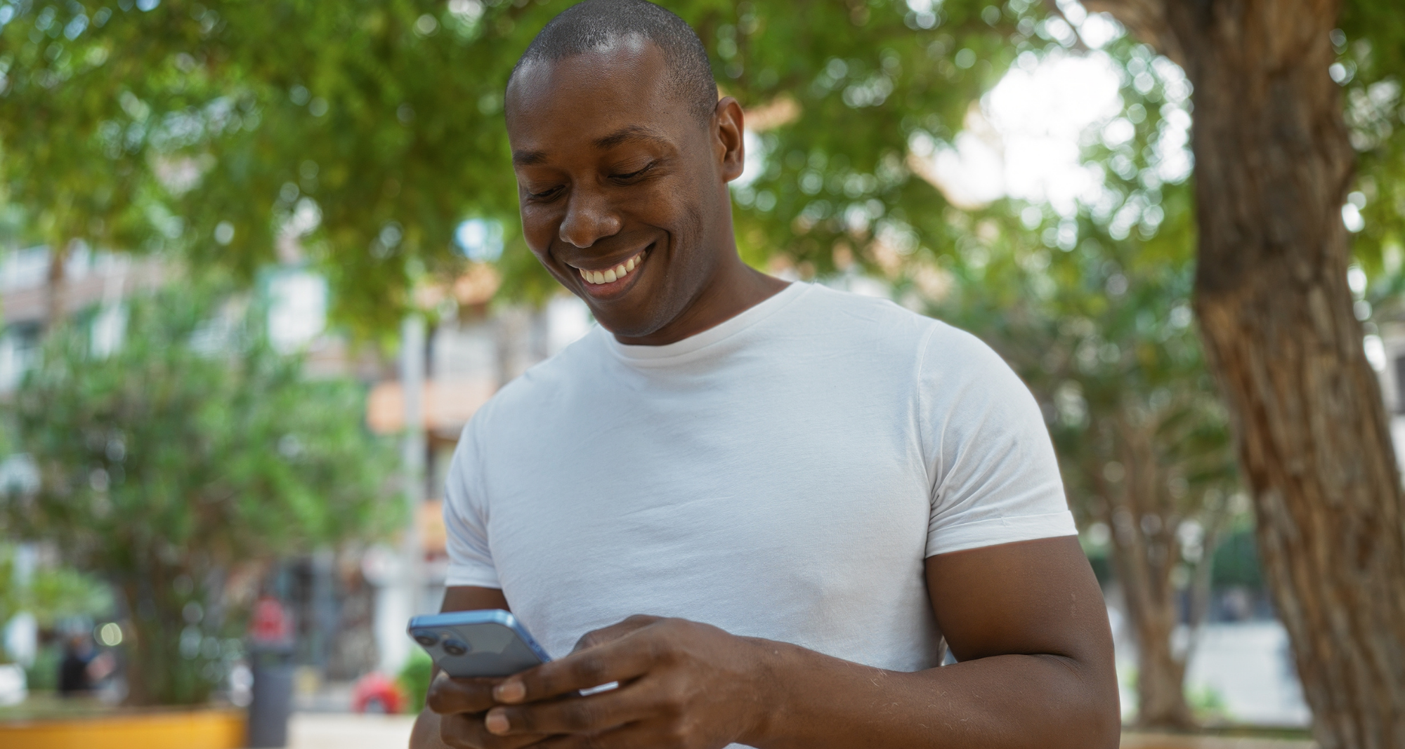 homme au téléphone