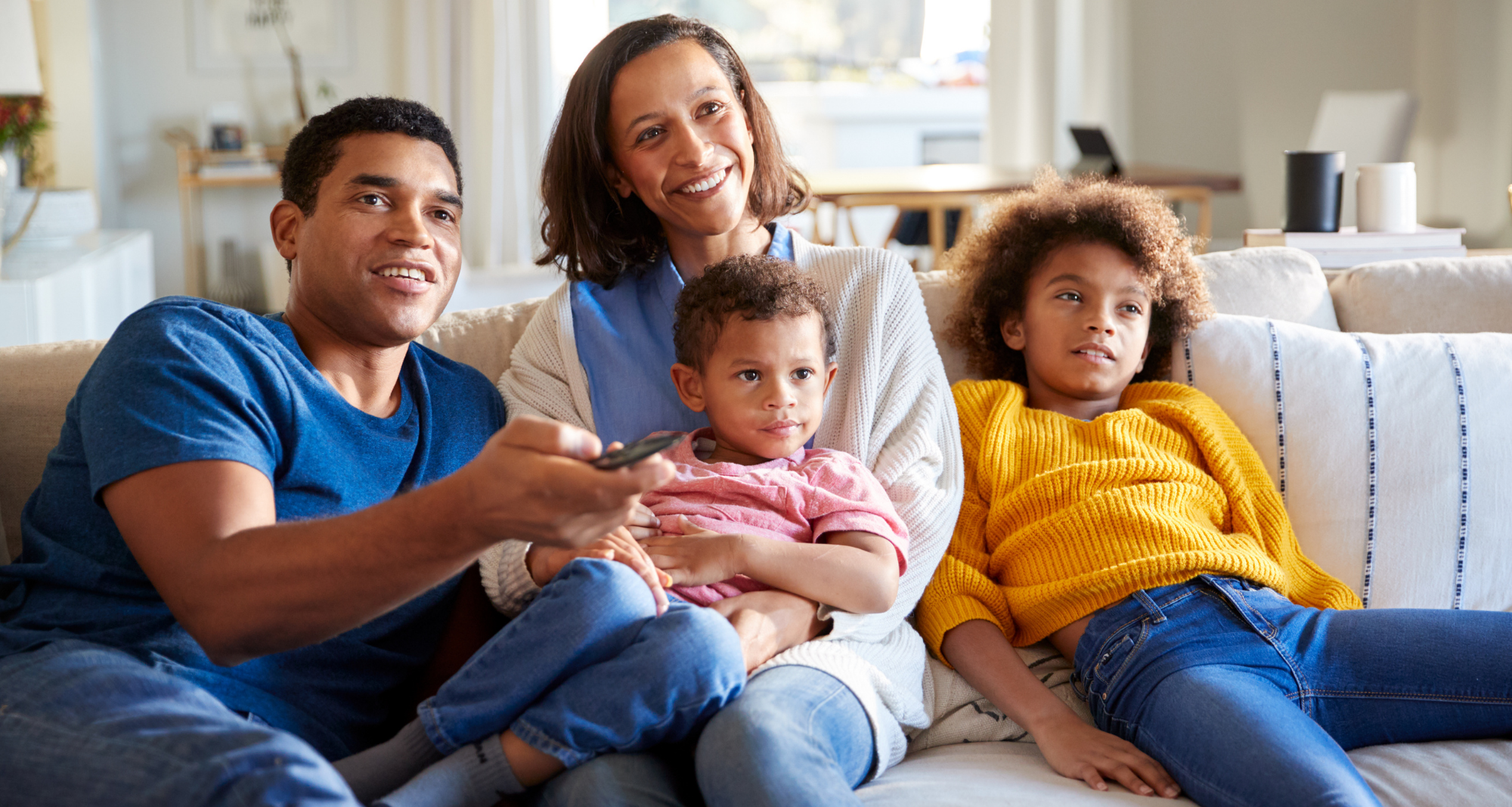 famille devant la télévision